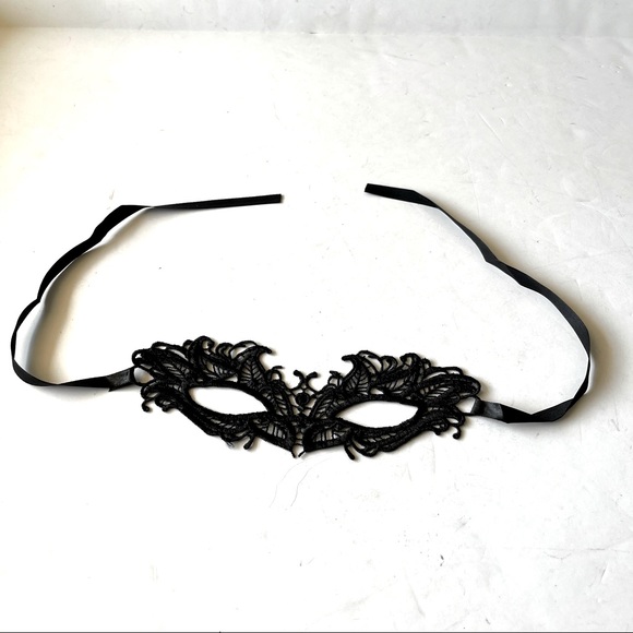 Black Lace Masks - Picture 3 of 5